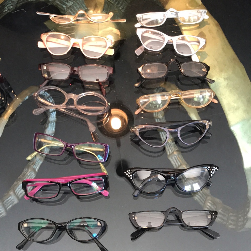 14 pairs of vintage/contemporary glasses.